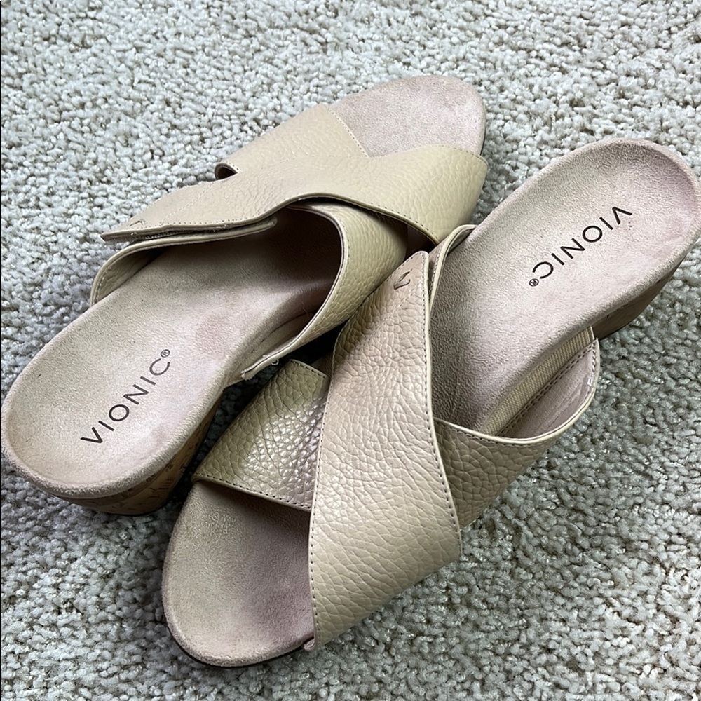 Vionic Women's Leticia Cream Sandals
